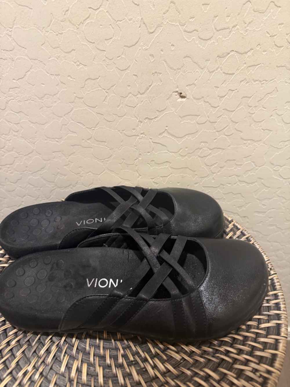 VIONIC "Claire" Mules leather shoes Vionic Claire Slip-On Mules sandals 9